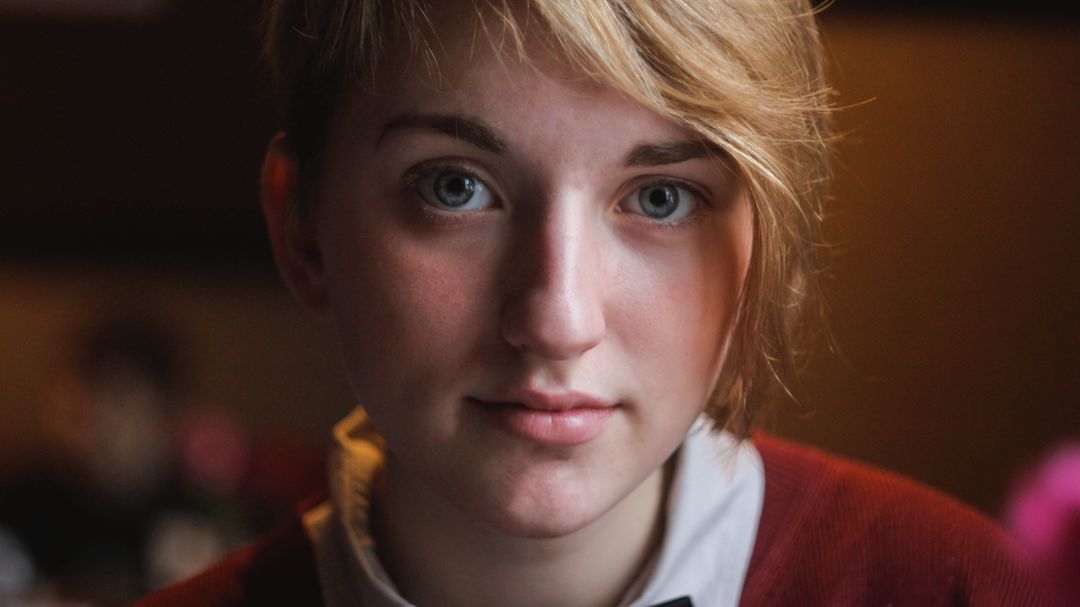 Image of a blond woman with grey eyes looking into the camera - Ten powerful advertising techniques to lure customers and boost your sales - Image
