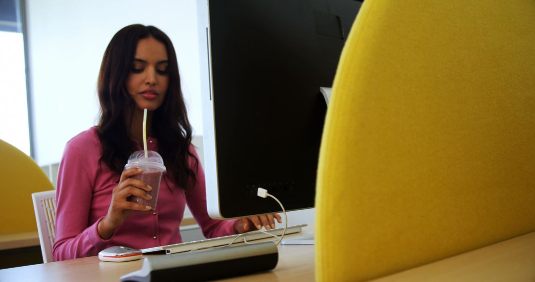 Young Professional Asian Woman Engaged in Work at Desk - Free Images, Stock Photos and Pictures on Pikwizard.com