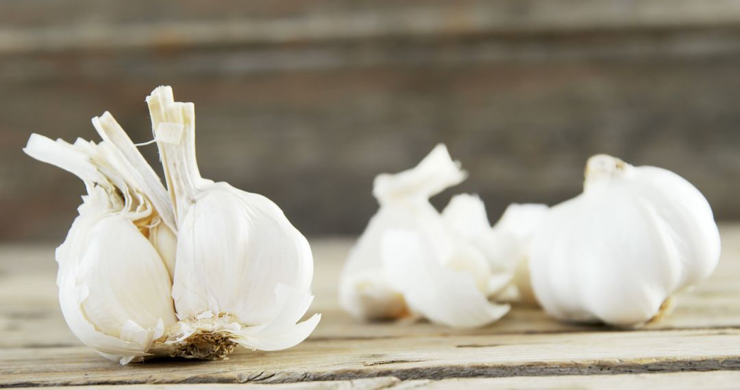 Fresh Garlic Bulb and Cloves on Rustic Wooden Table - Free Images, Stock Photos and Pictures on Pikwizard.com