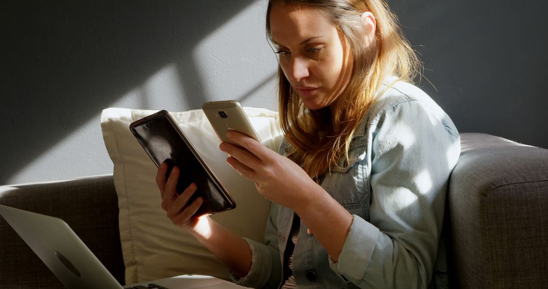 Woman Analyzing Finances on Sofa, Holding Wallet and Smartphone, Laptop Nearby - Free Images, Stock Photos and Pictures on Pikwizard.com