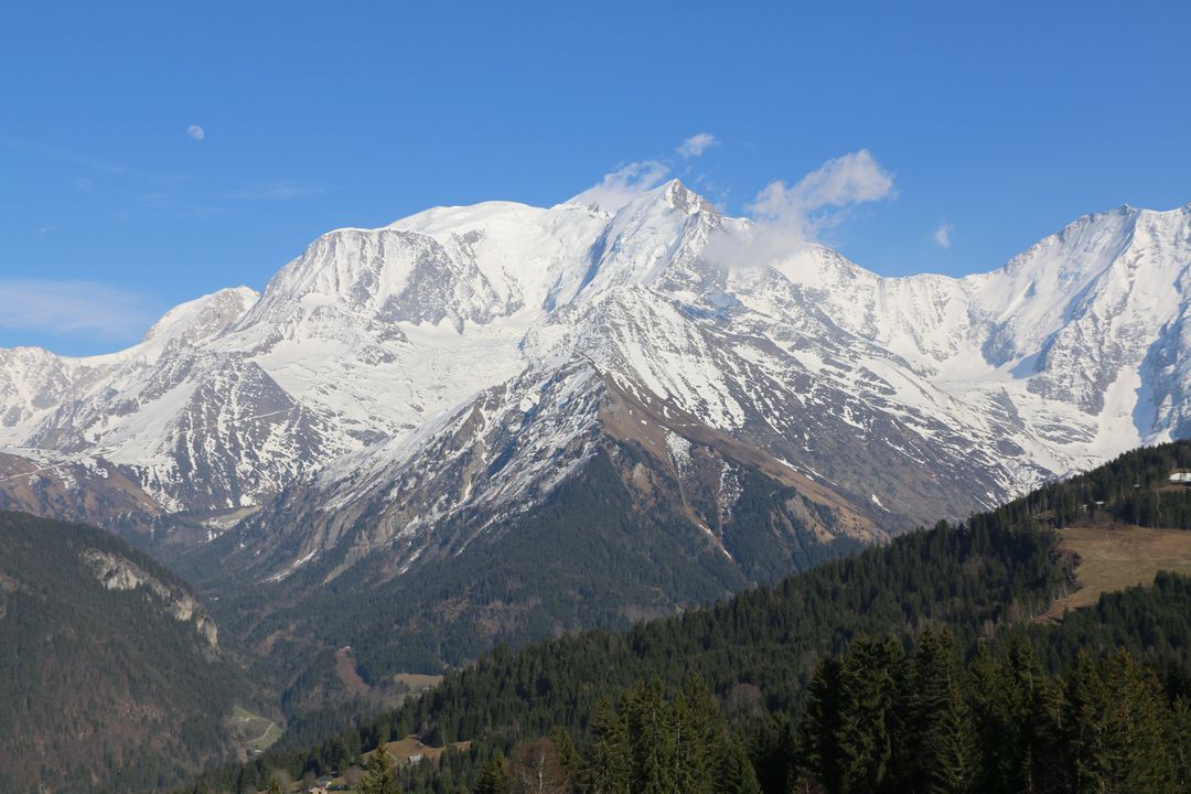 Majestic Snowcapped Mountain Landscape on Clear Day - Free Images, Stock Photos and Pictures on Pikwizard.com