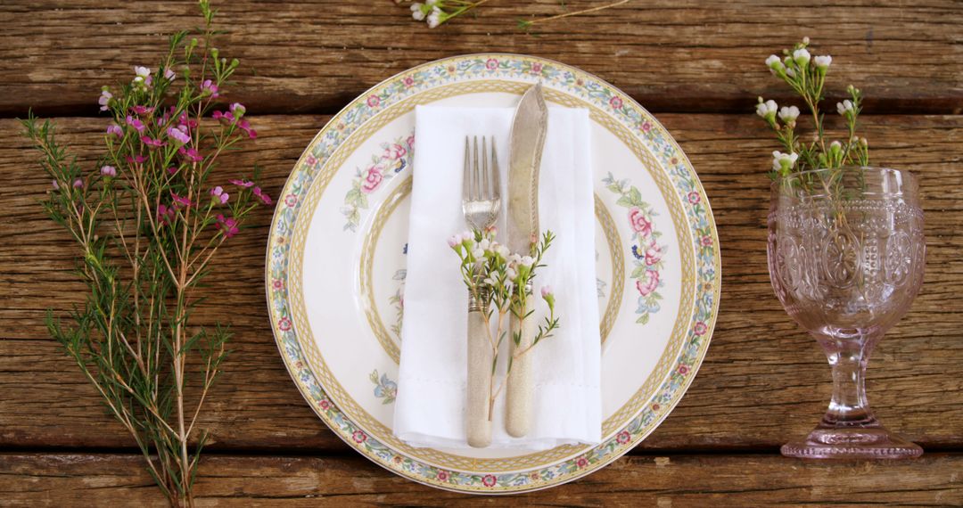 Elegant Rustic Table Setting with Vintage Dinnerware and Floral Decorations - Free Images, Stock Photos and Pictures on Pikwizard.com