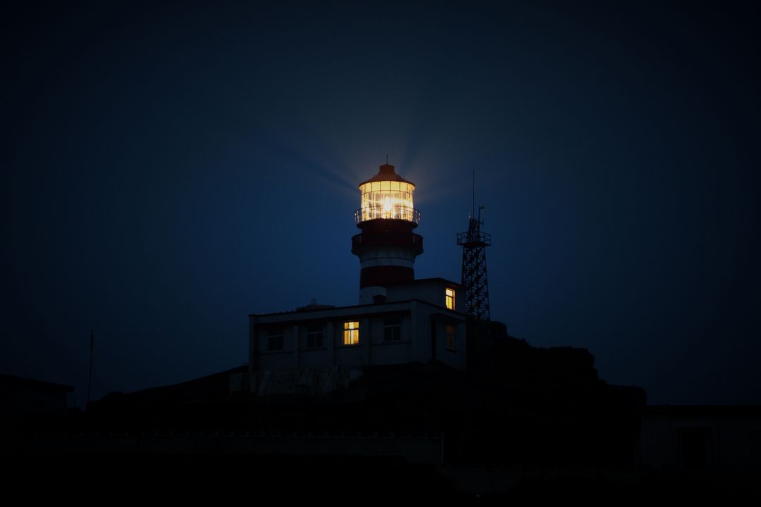 Lighthouse night light building - Free Images, Stock Photos and Pictures on Pikwizard.com