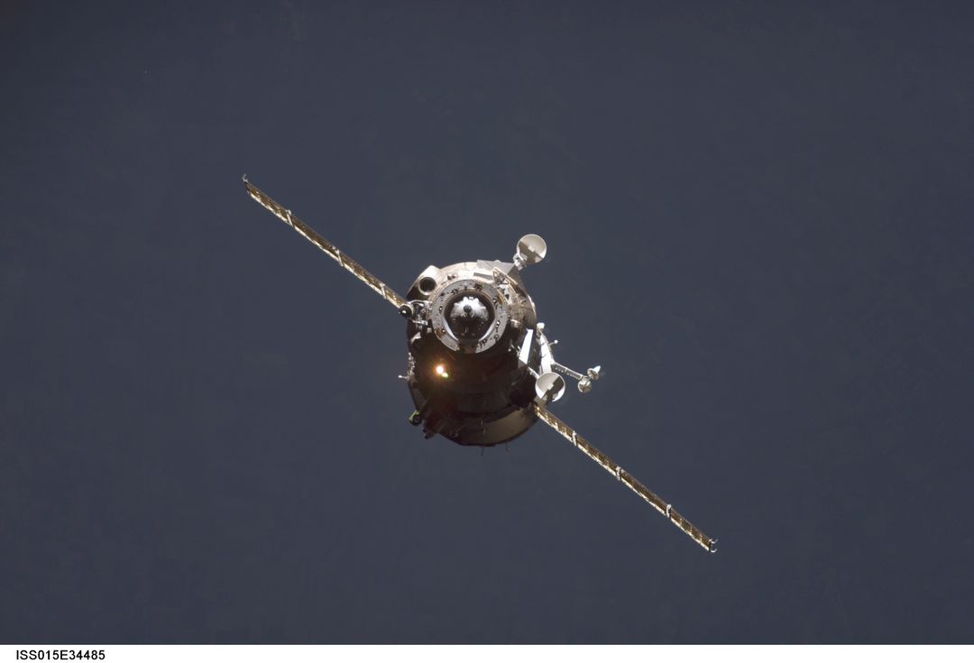 Soyuz TMA-11 Approaching International Space Station, October 2007 - Free Images, Stock Photos and Pictures on Pikwizard.com