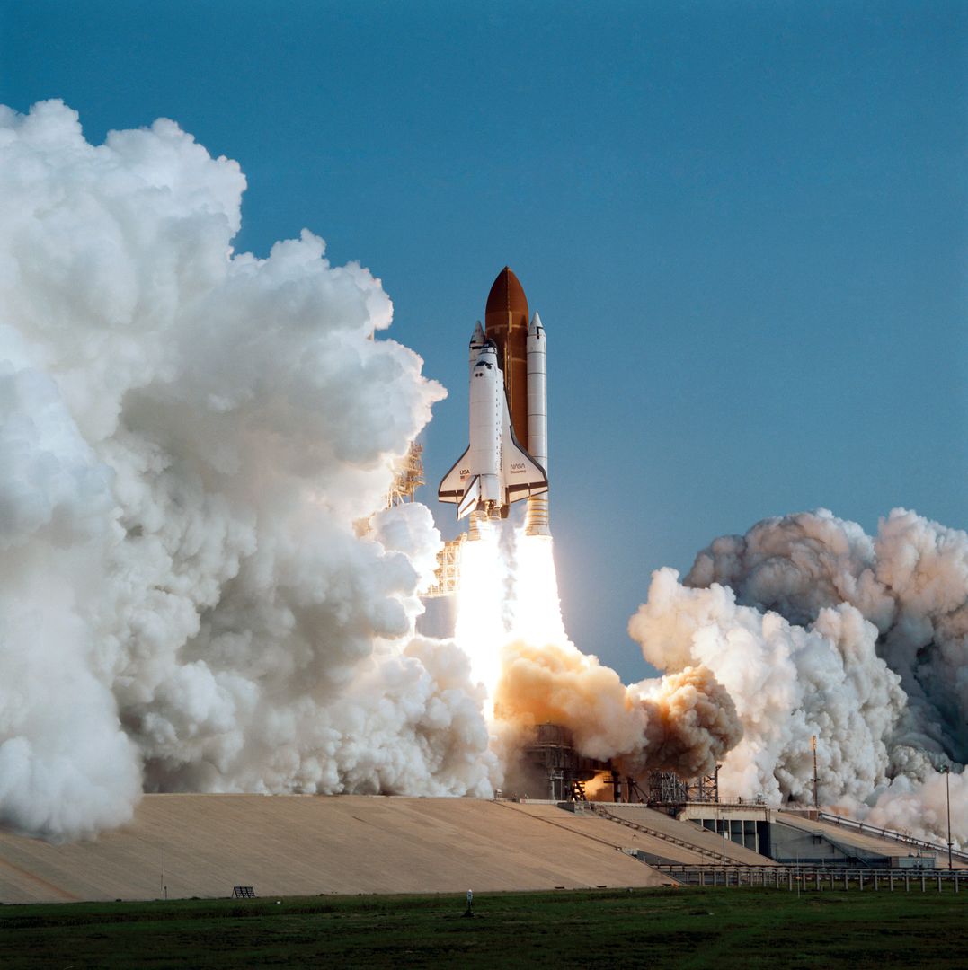 Launching of the Shuttle Discovery and the STS 51-G mission - Free Images, Stock Photos and Pictures on Pikwizard.com