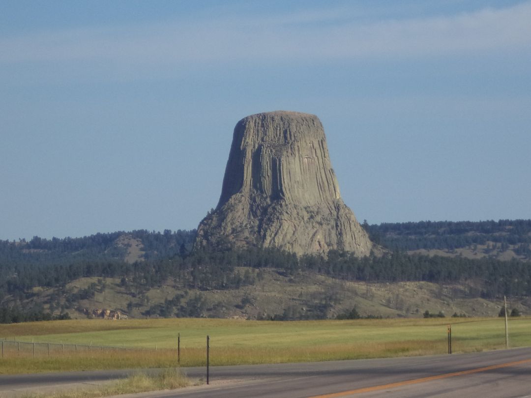 Majestic Devils Tower Against a Clear Sky in Wyoming - Free Images, Stock Photos and Pictures on Pikwizard.com