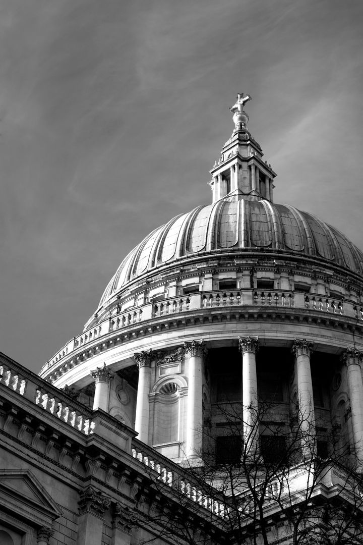 Architectural View of Classic Domed Building in Black and White - Free Images, Stock Photos and Pictures on Pikwizard.com