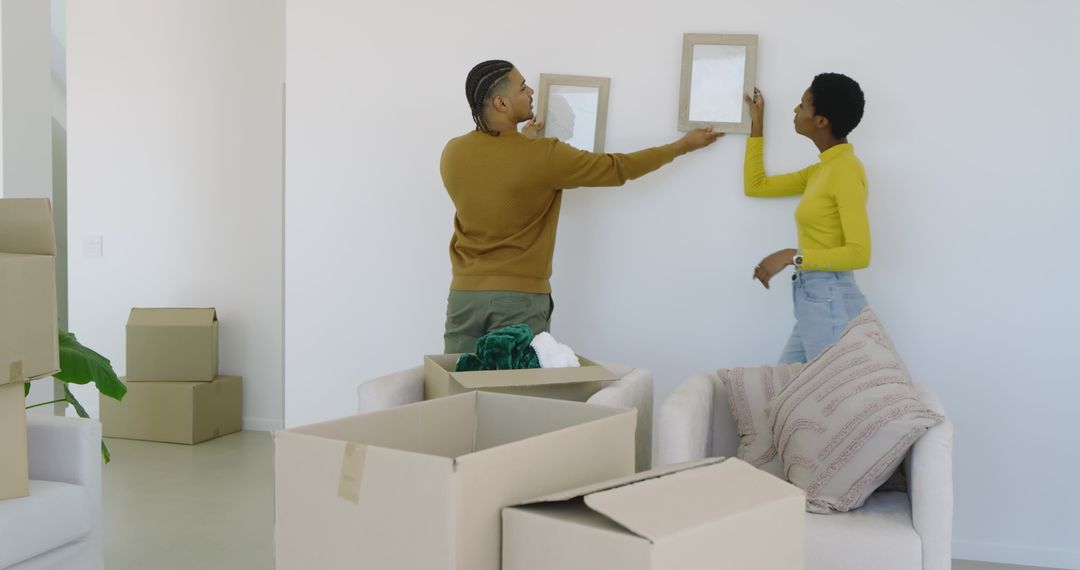 Couple Setting Blank Frames While Moving into New Home Decor Ideas
