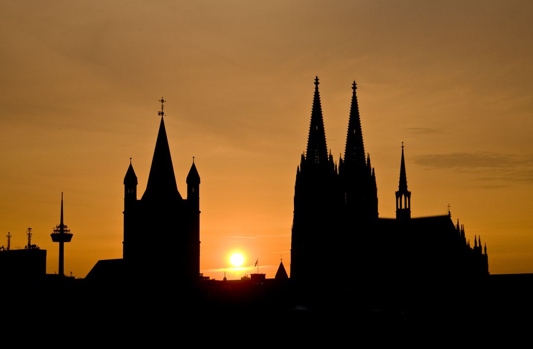 Silhouette of Cathedral and City Skyline at Sunset - Free Images, Stock Photos and Pictures on Pikwizard.com