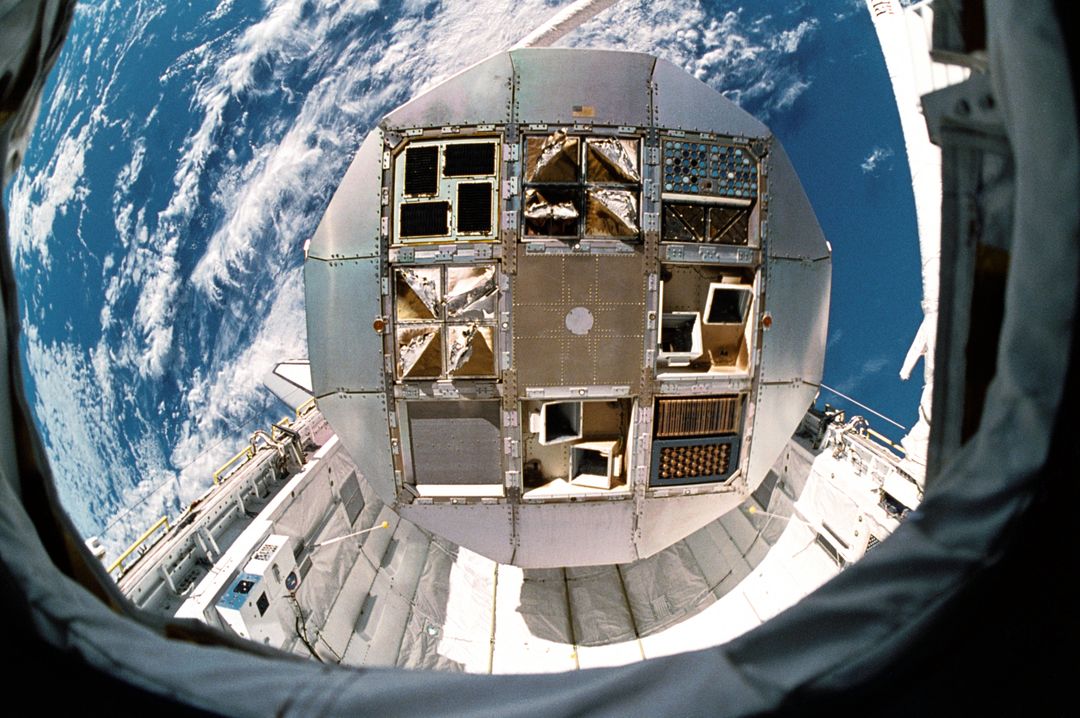 LDEF positioned by RMS over OV-102's payload during STS-32 retrieval - Free Images, Stock Photos and Pictures on Pikwizard.com