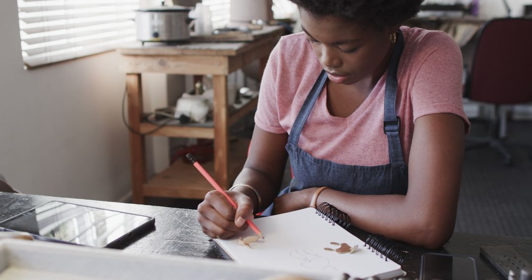 Young African American Woman Drawing in Art Studio - Free Images, Stock Photos and Pictures on Pikwizard.com