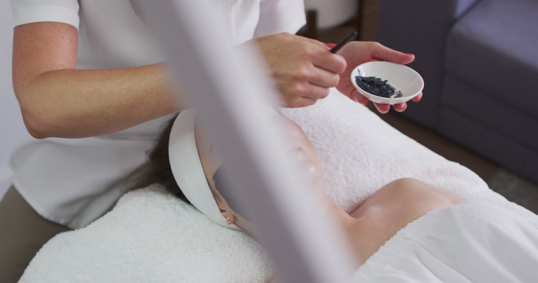 Esthetician Applying Facial Mask to Female Client at Spa - Free Images, Stock Photos and Pictures on Pikwizard.com