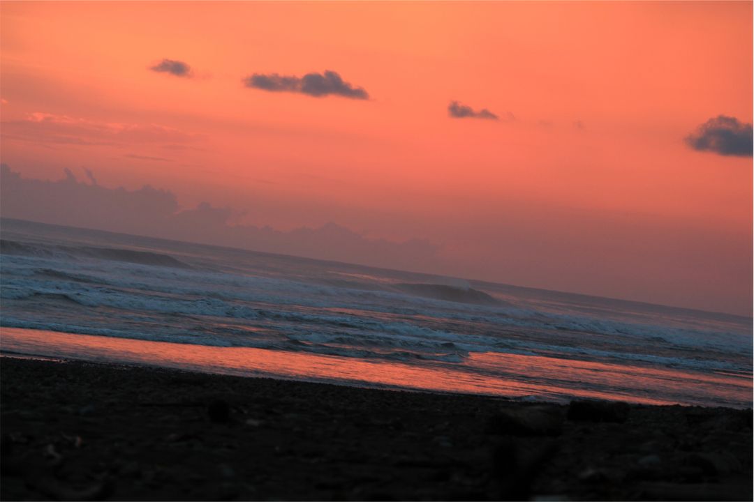 Stunning Evening Sunset Over Tranquil Ocean Waves - Free Images, Stock Photos and Pictures on Pikwizard.com