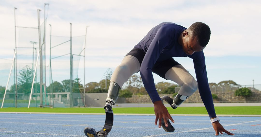 Determined Parathlete Preparing for Sprint on Track