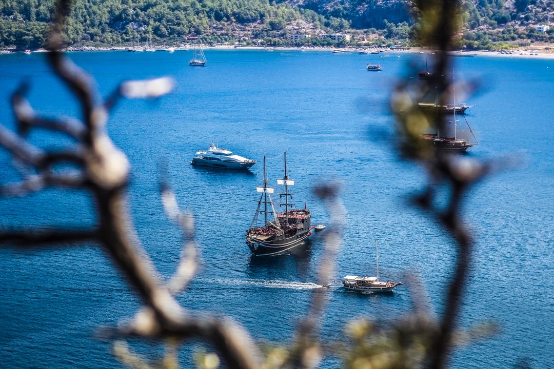 Scenic Bay with Sailing Boats and Yachts - Free Images, Stock Photos and Pictures on Pikwizard.com