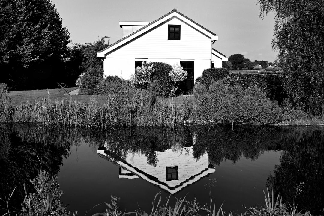 Tranquil Countryside House Reflecting on Pond in Black and White - Free Images, Stock Photos and Pictures on Pikwizard.com