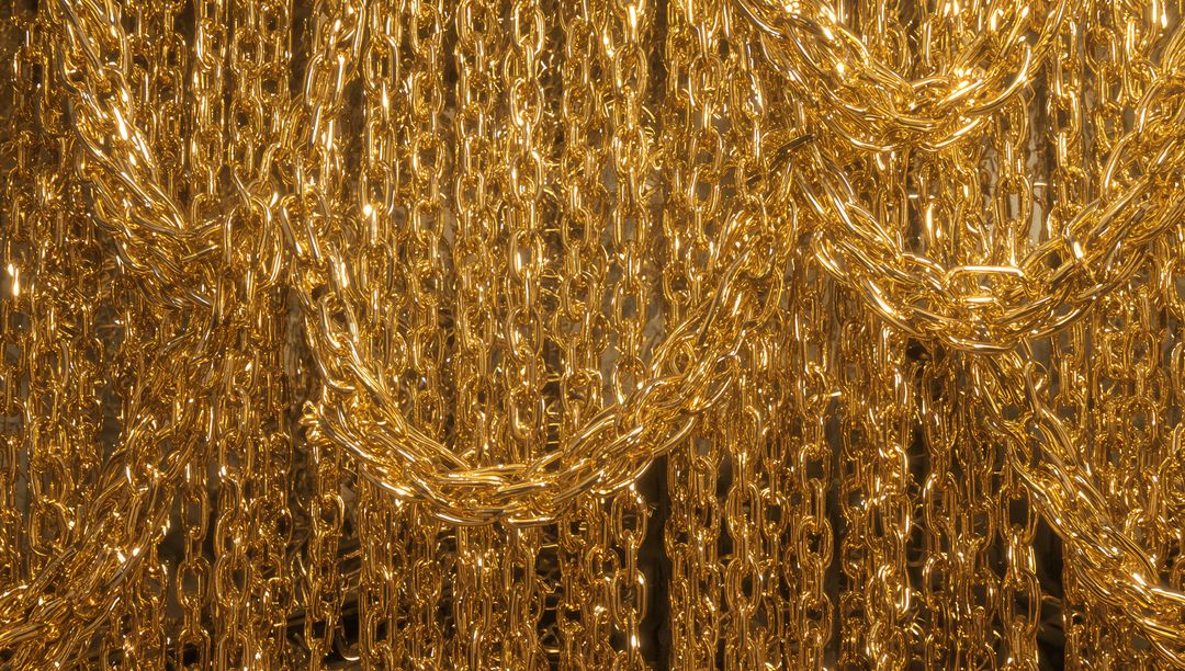 Shimmering Gold Chain Curtain Display Featuring Dense Cable and Rope Chain Links