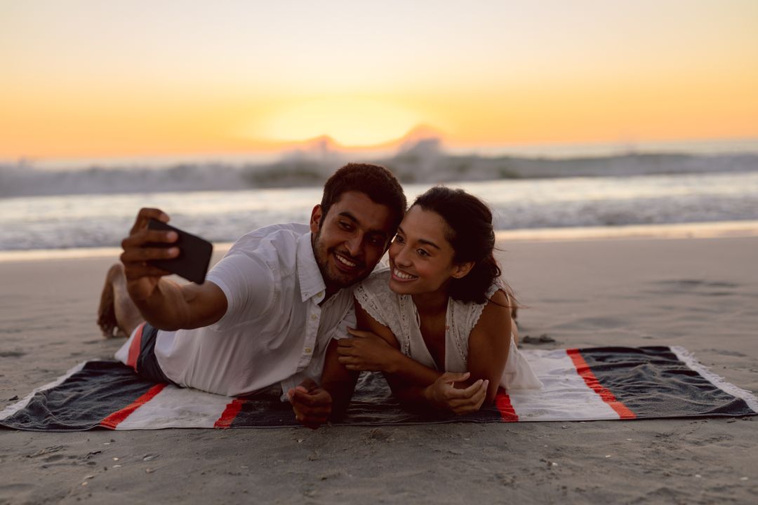Happy Couple Taking Selfie on Beach at Sunset - Free Images, Stock Photos and Pictures on Pikwizard.com