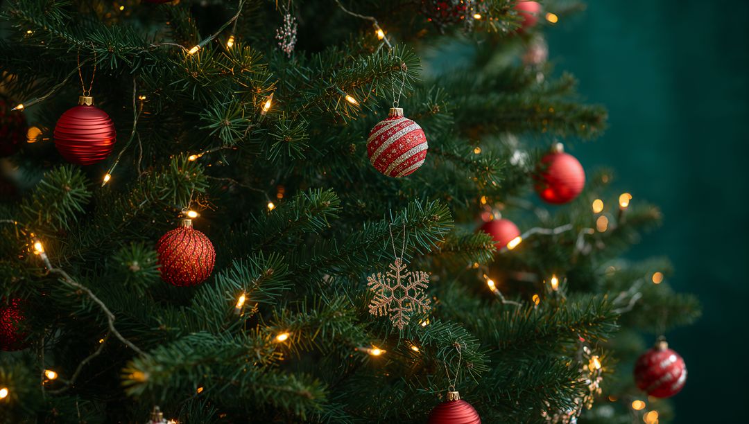 Elegant Christmas Tree with Red Baubles and Gold Snowflake Decor