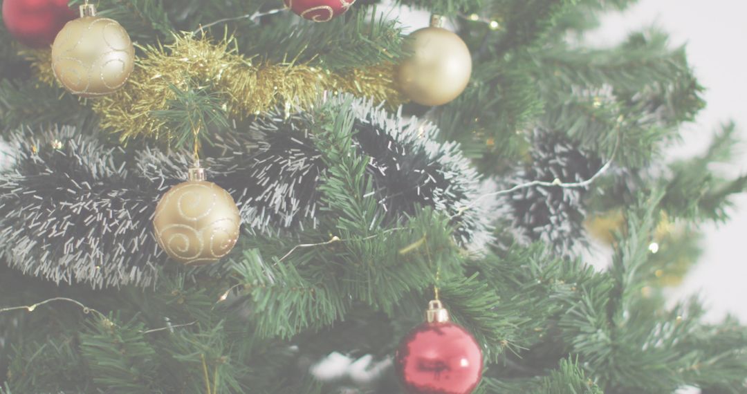 Festive Christmas Tree Adorned with Gold and Red Ornamentation