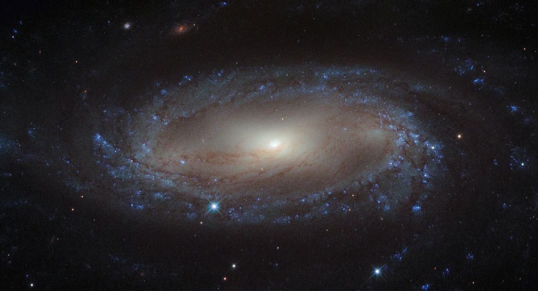 Spiral Galaxy IC 2560 in Antlia Constellation Captured by Hubble Space Telescope - Free Images, Stock Photos and Pictures on Pikwizard.com