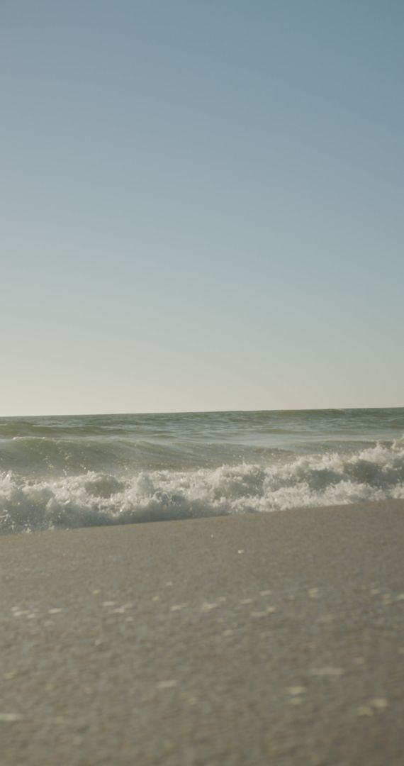 Tranquil Waves on Sunny Beach Horizon