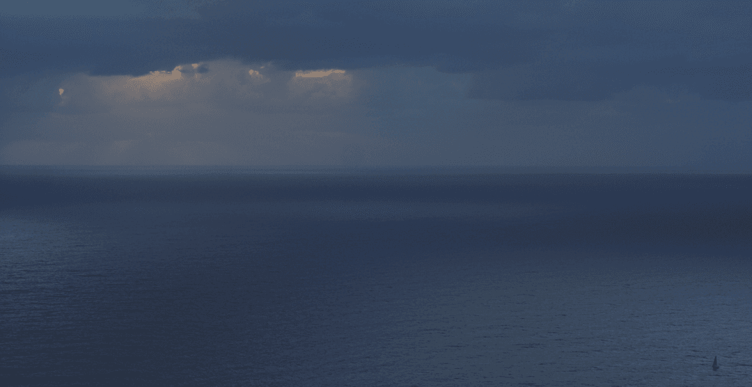 Gradient Seascape with Cloudy Sky and Gentle Waters at Dusk