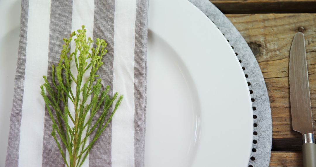 Elegant Table Setting with White Plate and Branch Decor - Free Images, Stock Photos and Pictures on Pikwizard.com