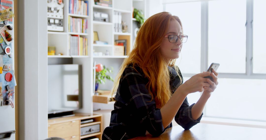 Woman with Red Hair Using Smartphone in Bright Home Kitchen - Free Images, Stock Photos and Pictures on Pikwizard.com