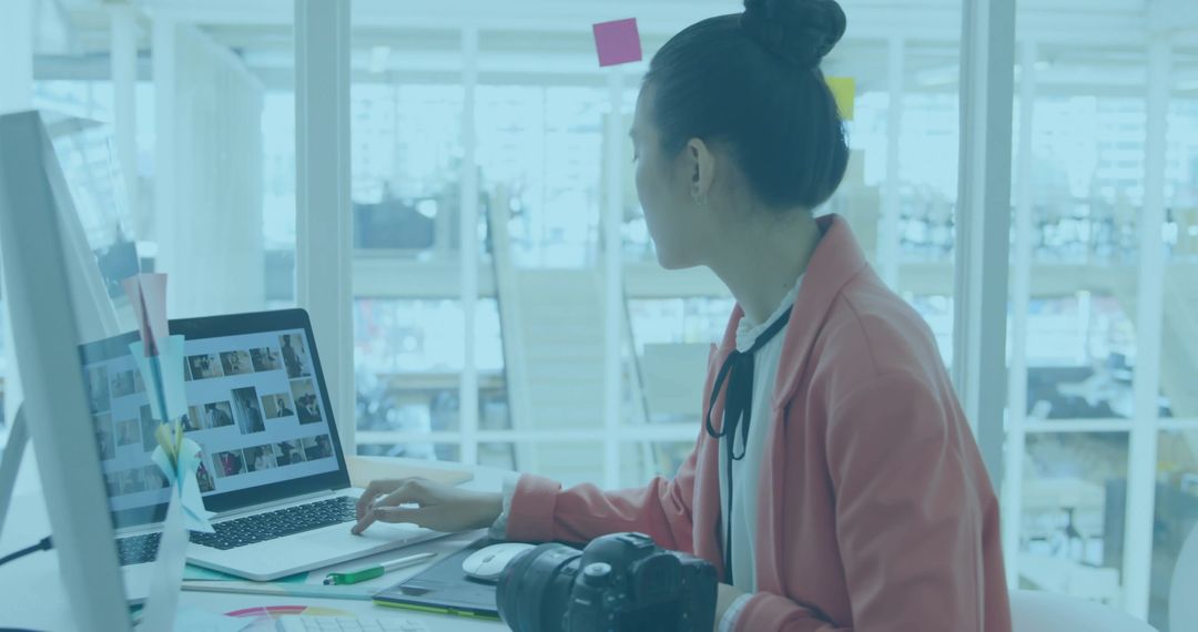 Creative Professional Monitoring Photo Edits Online