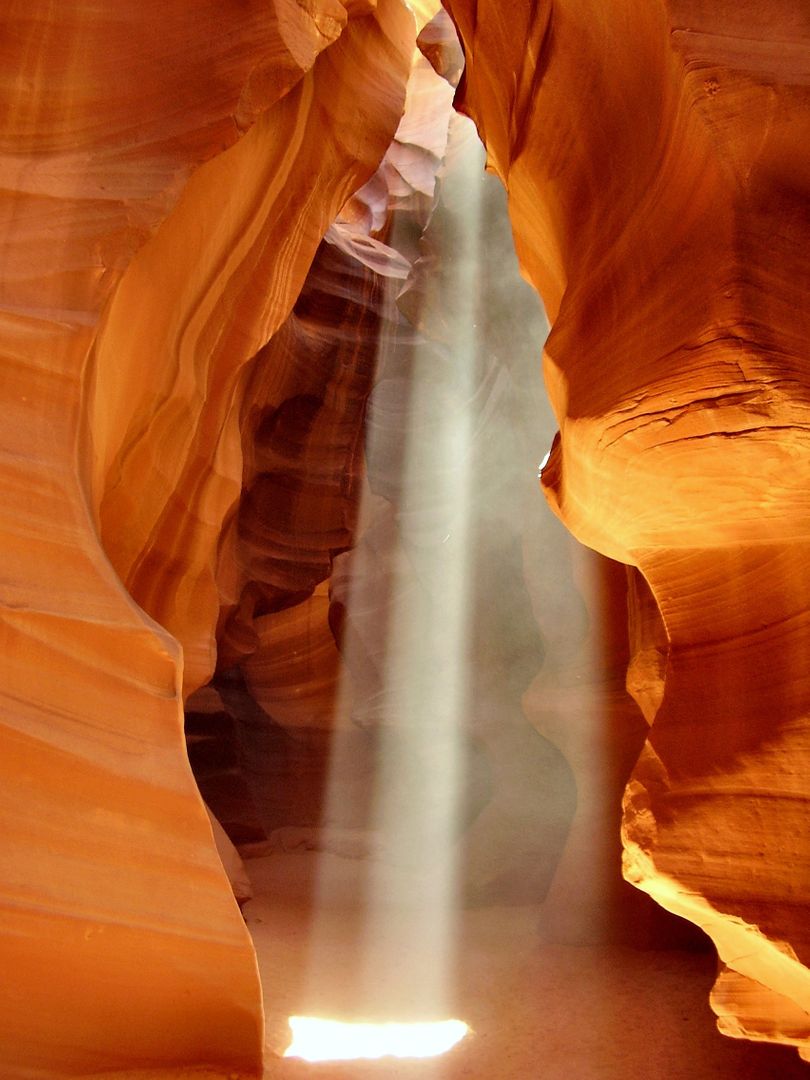 Sunlight Ray Streaming Through Antelope Canyon in Arizona - Free Images, Stock Photos and Pictures on Pikwizard.com