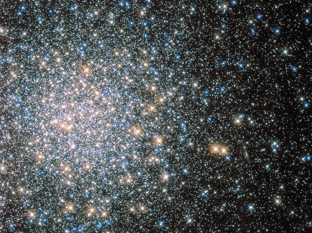 Messier 5 Globular Cluster with Young Blue and Old Red Giants Stars - Free Images, Stock Photos and Pictures on Pikwizard.com