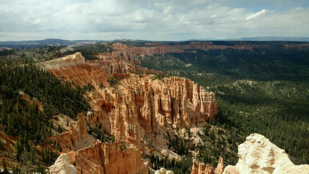 Stunning Bryce Canyon National Park Landscape with Hoodoos - Free Images, Stock Photos and Pictures on Pikwizard.com