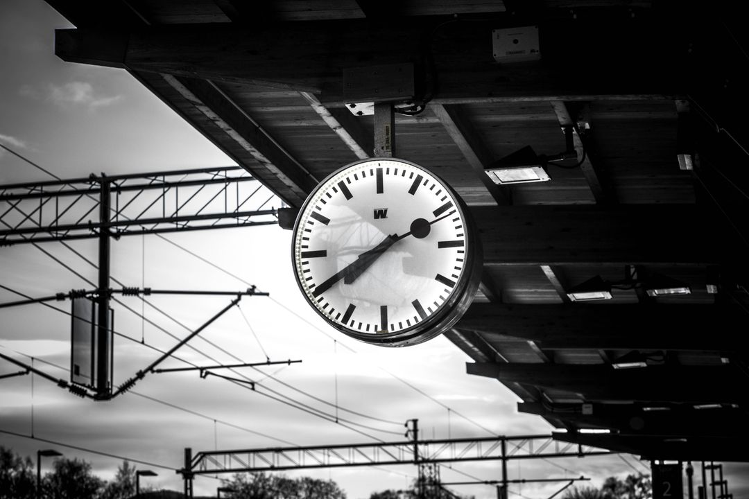 Vintage Train Station Clock in Black and White - Free Images, Stock Photos and Pictures on Pikwizard.com