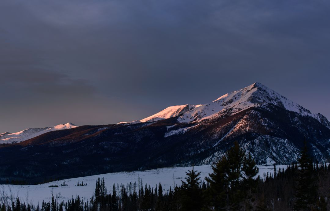Snow-Covered Rocky Mountain Peaks at Sunset with Tranquil Evening Sky - Free Images, Stock Photos and Pictures on Pikwizard.com