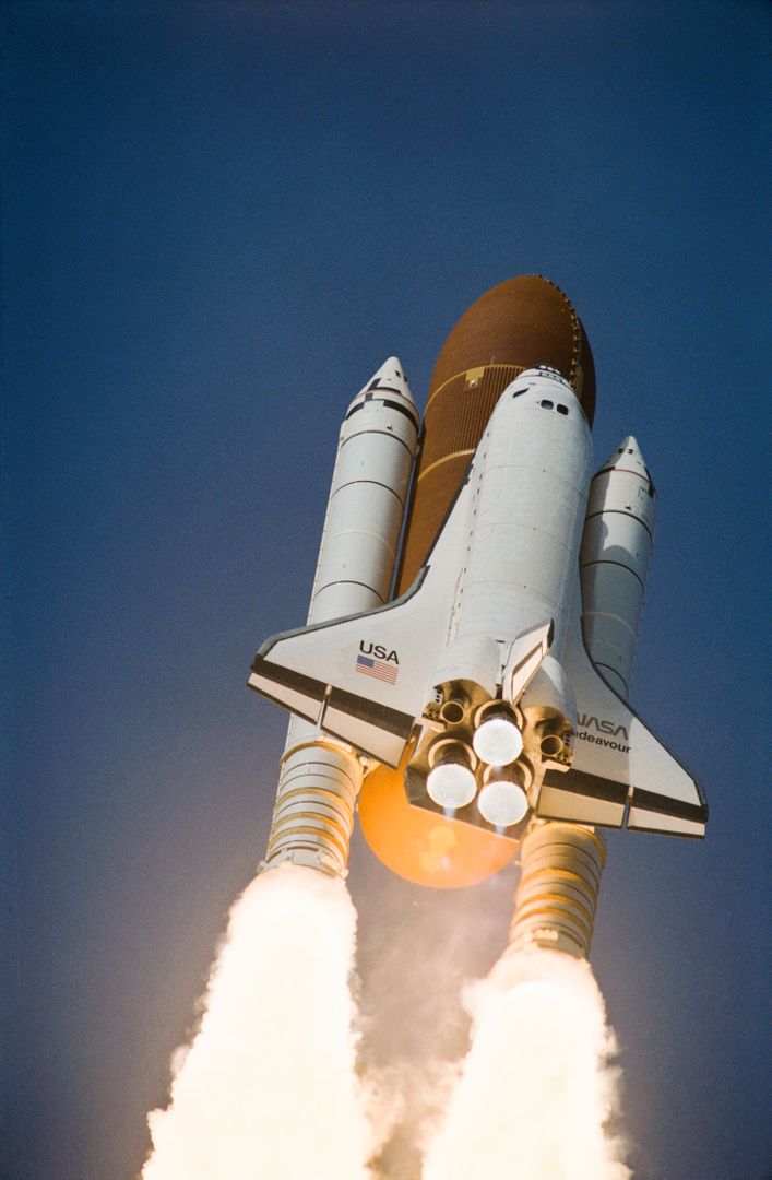 STS-54 Endeavour, OV-105, soars into the morning sky after KSC liftoff - Free Images, Stock Photos and Pictures on Pikwizard.com