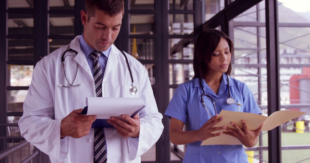 Medical team reading rapport on the clipboard at hospital  - Free Images, Stock Photos and Pictures on Pikwizard.com