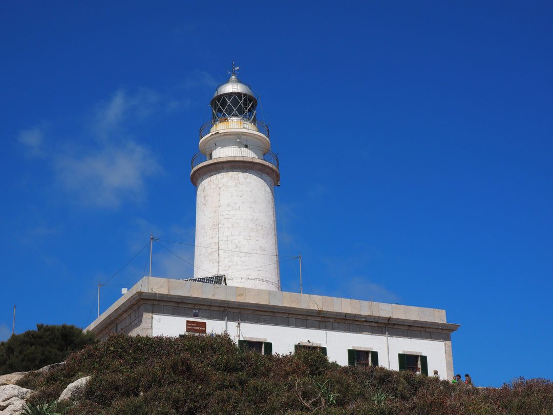 Historic Lighthouse on Hill with Clear Blue Sky - Free Images, Stock Photos and Pictures on Pikwizard.com