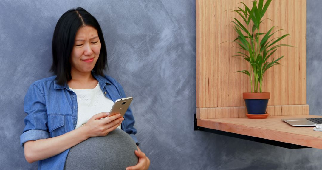 Pregnant Woman Reacting to Smartphone Notification - Free Images, Stock Photos and Pictures on Pikwizard.com