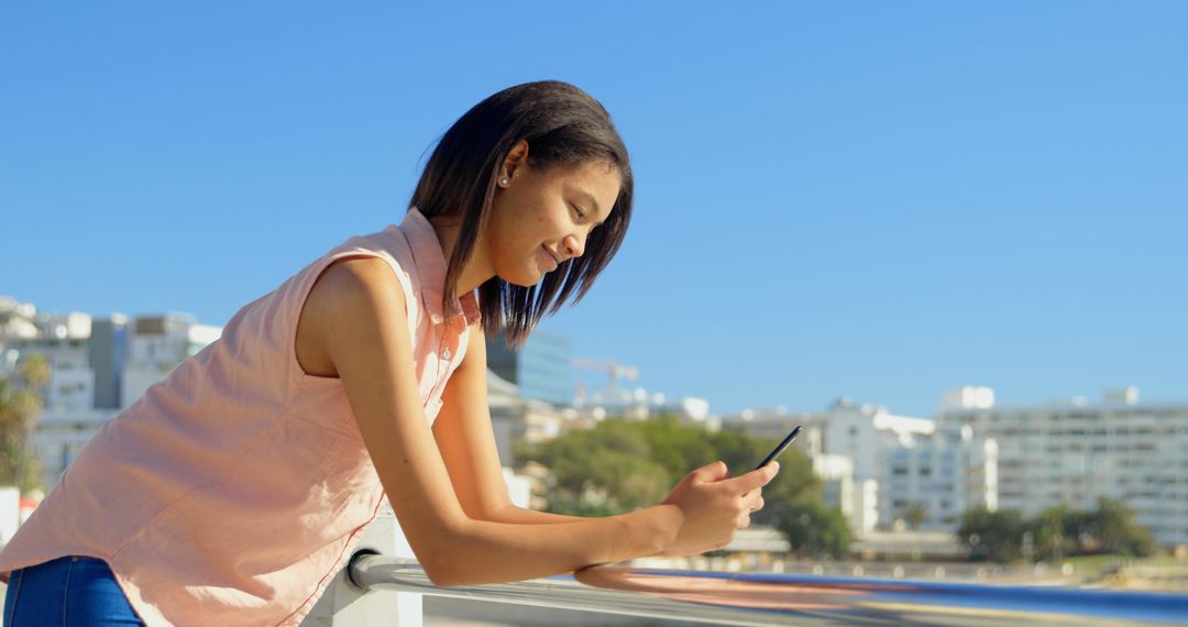 Young Woman Texting on Smartphone Outdoors on Sunny Day - Free Images, Stock Photos and Pictures on Pikwizard.com