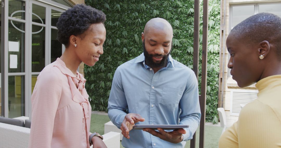 Team Collaboration with Digital Technology in Casual Office