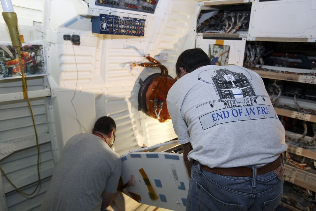 Technicians Preparing Installation of Shuttle Orbiter Repackaged Galley in Space Shuttle Discovery - Free Images, Stock Photos and Pictures on Pikwizard.com