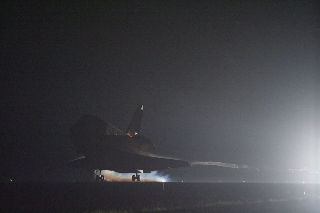 Space Shuttle Endeavour Final Touchdown Before Retirement at Kennedy Space Center - Free Images, Stock Photos and Pictures on Pikwizard.com