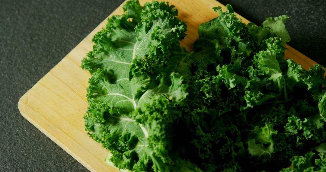 Fresh Kale Leaves on Wooden Cutting Board - Free Images, Stock Photos and Pictures on Pikwizard.com