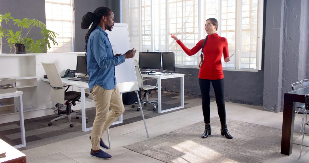 Team Collaboration in Modern Office Setting, Engaging Presentation