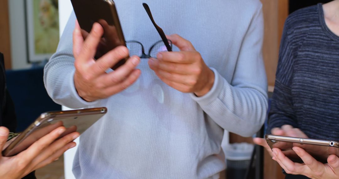 Team Collaboration Using Mobile Devices in Casual Office