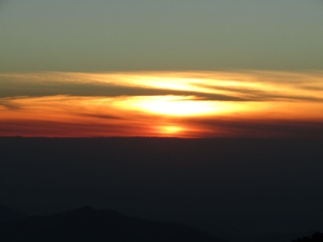 Serene Sunset Over Mountain Range with Golden Horizon - Free Images, Stock Photos and Pictures on Pikwizard.com