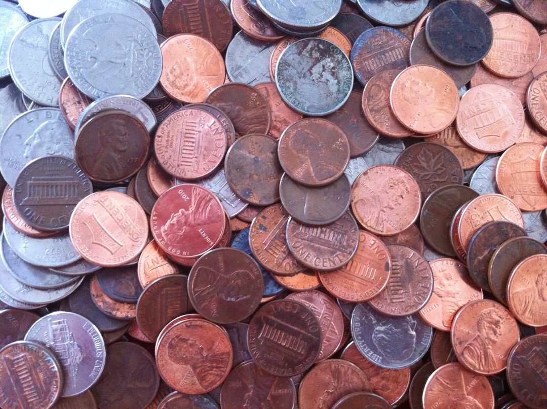 Close-Up of Mixed U.S. Coins and Pennies - Free Images, Stock Photos and Pictures on Pikwizard.com