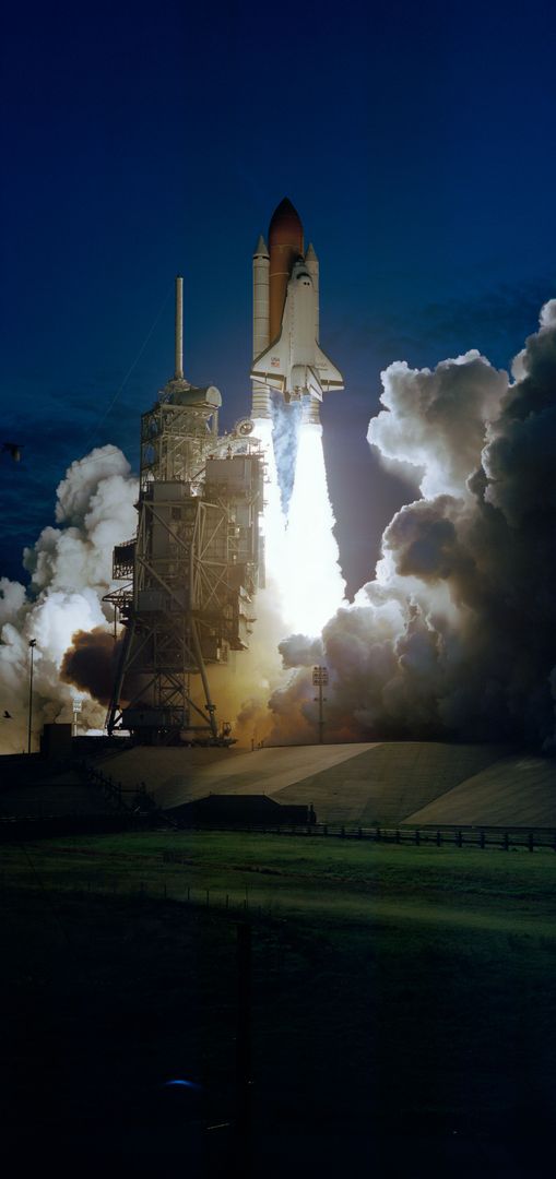 STS-77 launch views - Free Images, Stock Photos and Pictures on Pikwizard.com