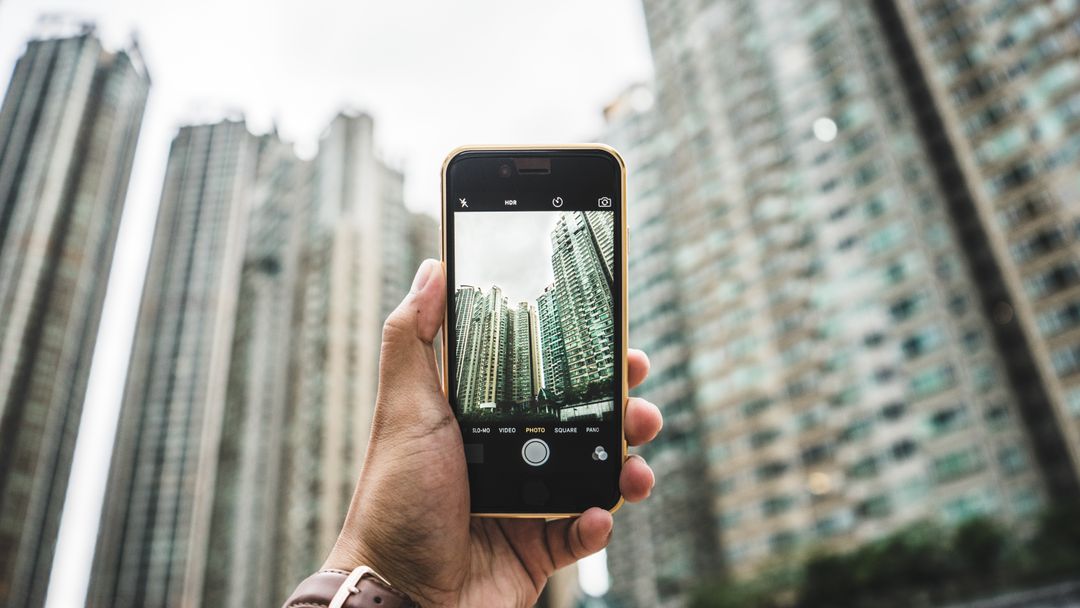 Capturing urban skyscrapers with technology smartphone